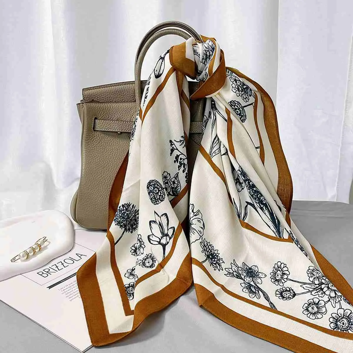 Accity | VINTAGE STRIPED BLOSSOMING PRINT SCARF: Brown